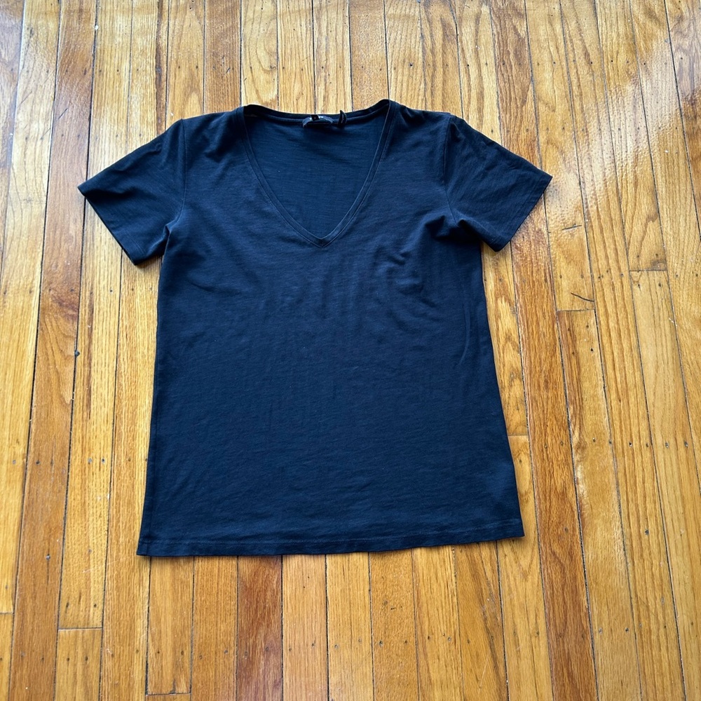 Theory Dayne B Atmos Light V-Neck T-shirt (Small).